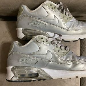 Boys Silver Nike Air Max sz 5